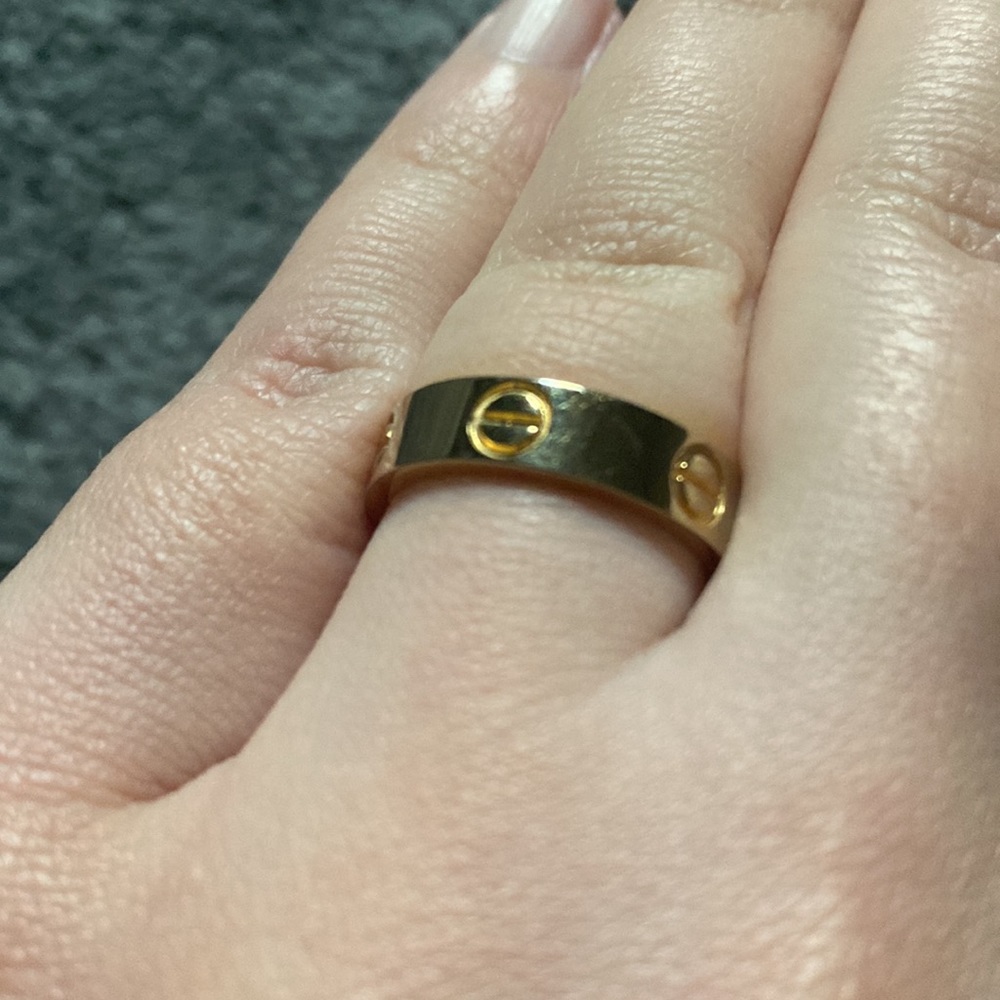GOLD COLOR SZ 7 RING (NO BRAND)